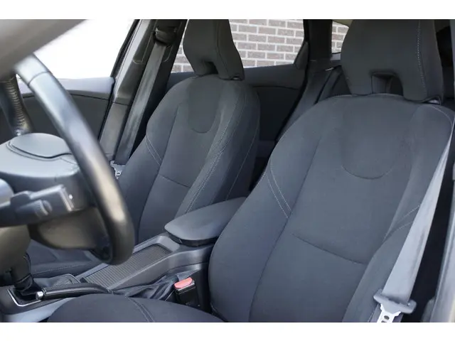 Volvo V40 1.5 T2 R-Design 2018 Benzine 14