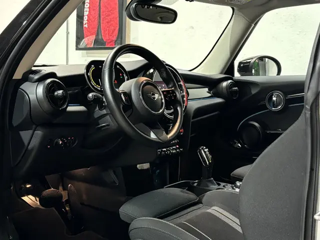 MINI Electric Mini Essential 33 kWh 2024 Elektrisch 6