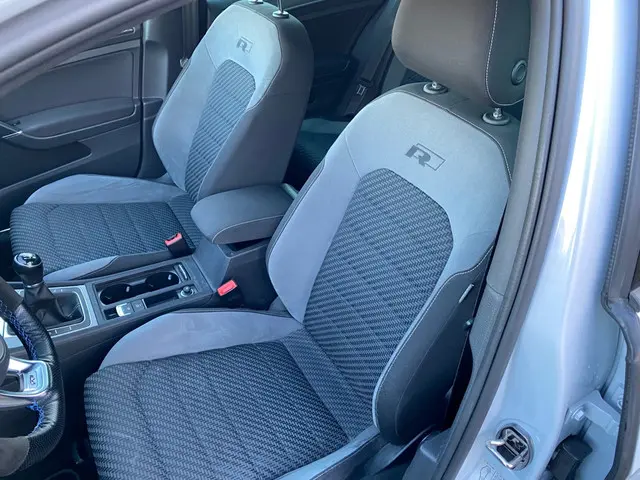 Volkswagen Golf 1.5 TSI Highline Business R 2018 Benzine 12