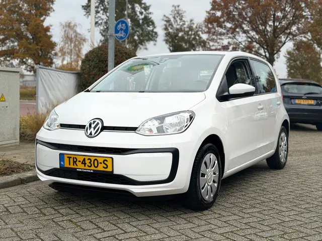 Volkswagen up! 3