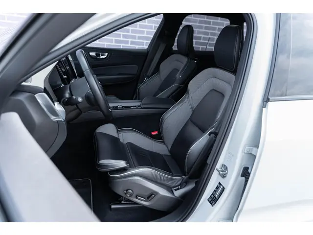 Volvo XC60 T4 Aut. R-Design 2020 Benzine 6