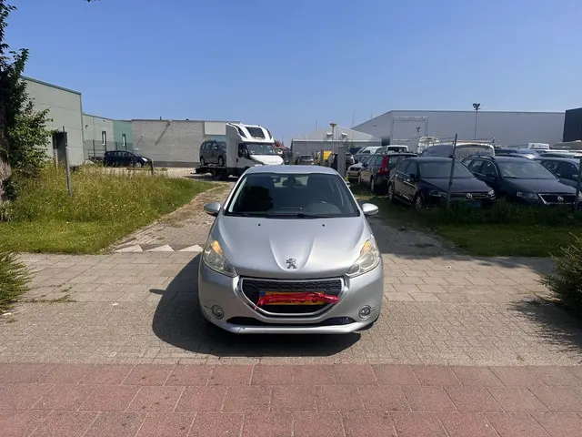Peugeot 208 1.2 VTi Envy 2013 Benzine 2