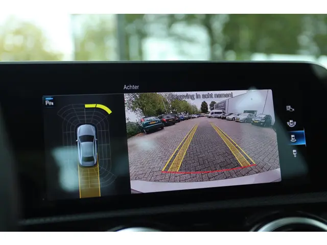 Mercedes-Benz A-Klasse 180 PREMIUM PLUS 2020 Benzine 3