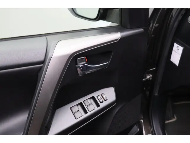 Toyota RAV4 2.5 Hybrid Style 2016 Hybride Benzine 18