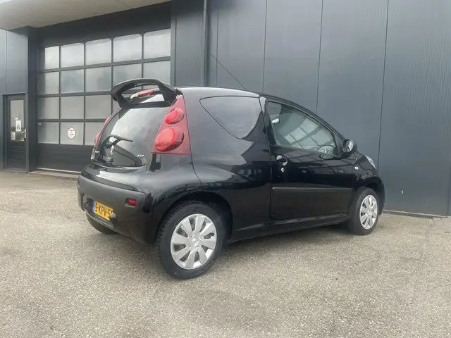 Peugeot 107 1.0 Active 2013 Benzine 3