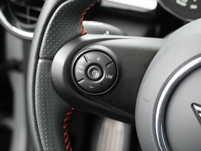 MINI 5-Deurs Cooper Dalston Edition 2021 Benzine 19