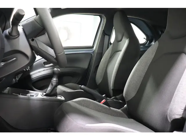 Toyota Aygo X 1.0 VVT-i MT Play, 2025 Benzine 16