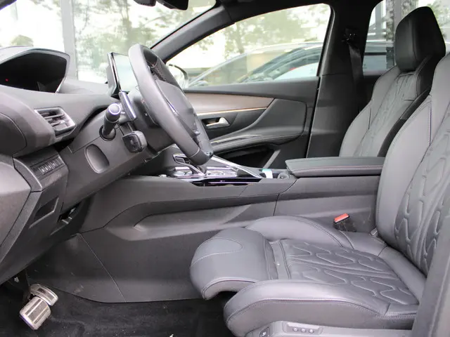 Peugeot 3008 1.6 HYbrid 225 GT 2021 Hybride Benzine 12