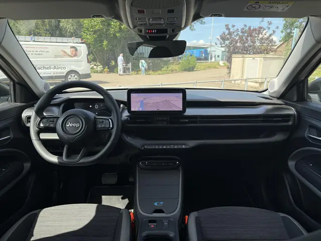 Jeep Avenger Longitude 54 kWh Aut. 2024 Elektrisch 16