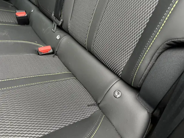 Peugeot 2008 1.2 Hybrid 145 PK GT 2025 Hybride Benzine 31