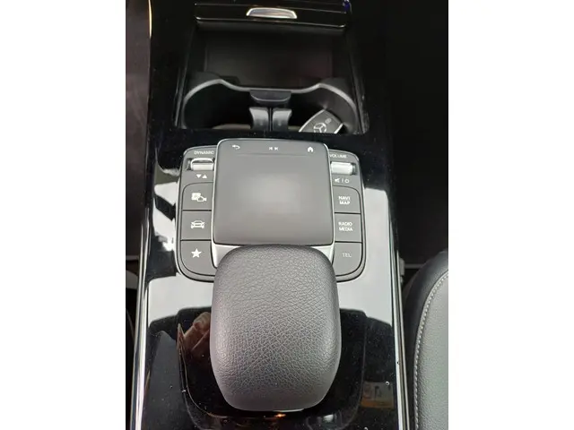 Mercedes-Benz A-Klasse 250 Premium Plus 2022 Benzine 38
