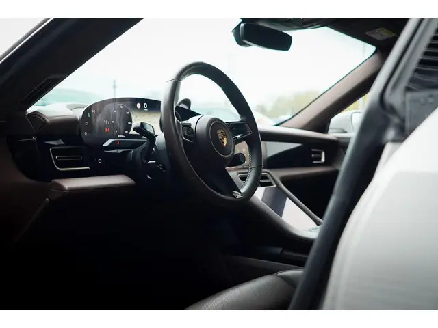 Porsche Taycan 79 kWh 2021 Elektrisch 6