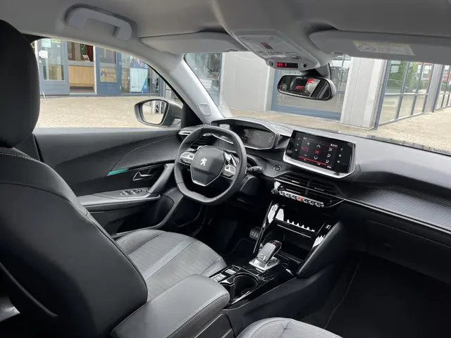 Peugeot 2008 1.2 PureTech Allure Pack 2021 Benzine 4