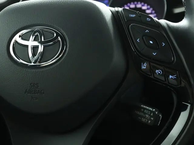 Toyota C-HR 1.8 Hybrid Executive 2017 Hybride Benzine 21