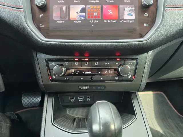 SEAT Ibiza 1.0 TSI FR Business |Automaat|Navi ! 2019 Benzine 23