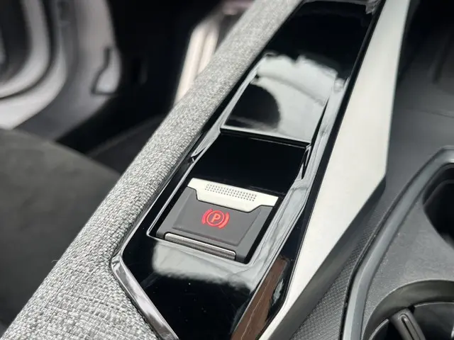 Peugeot 3008 Hybrid 136 GT 2024 Hybride Benzine 18