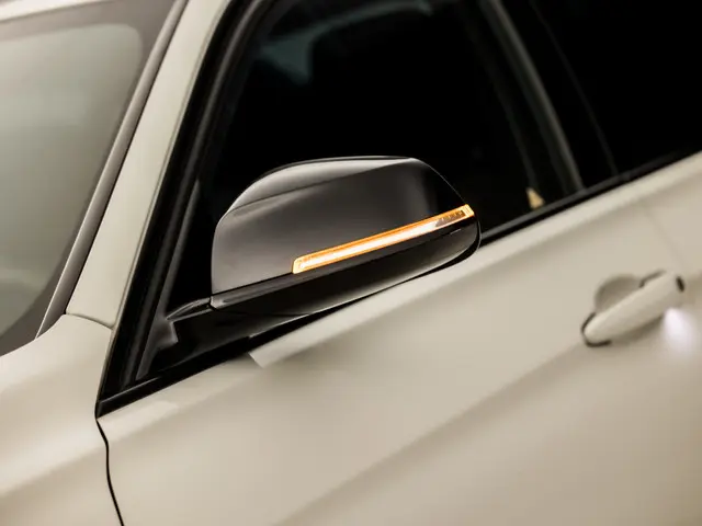 BMW 3 Serie 320i M Sport High Executive 2017 Benzine 31