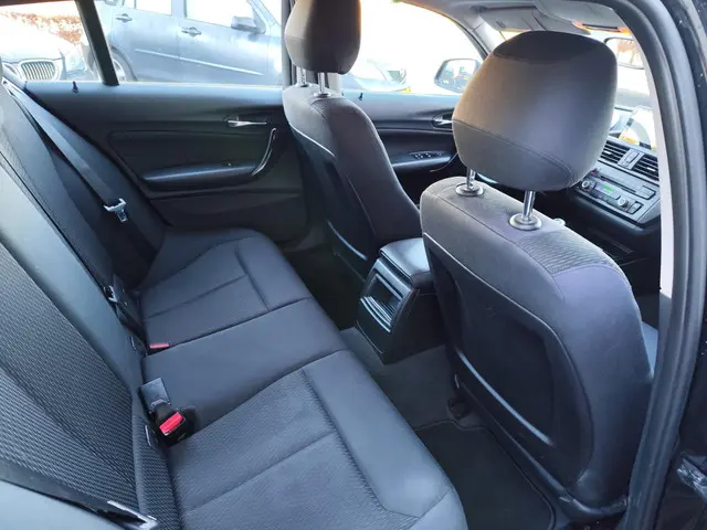 BMW 1 Serie 114i EDE Executive 2014 Benzine 17