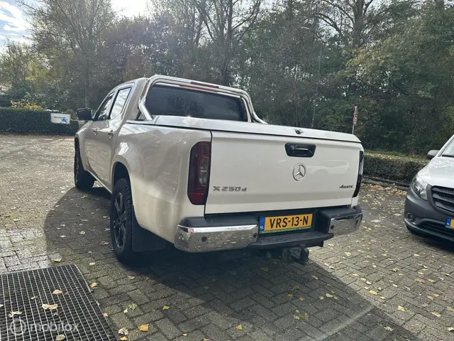 Mercedes-Benz X-Klasse 250 d 4-MATIC Pure 2018 Diesel 4