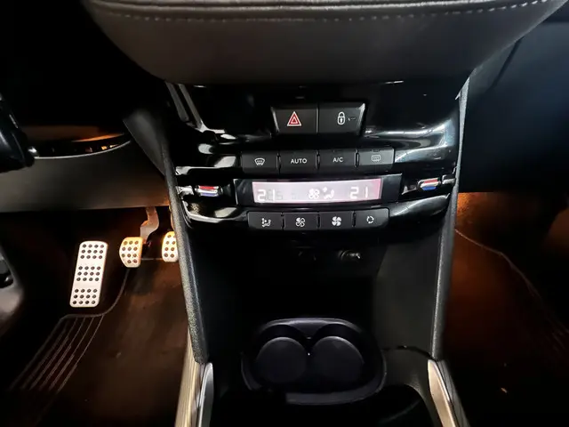 Peugeot 2008 1.6 VTi Féline 2013 Benzine 10