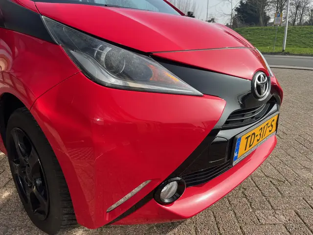 Toyota Aygo 1.0 VVT-i x , Airco, Led, Zuinig 2016 Benzine 3