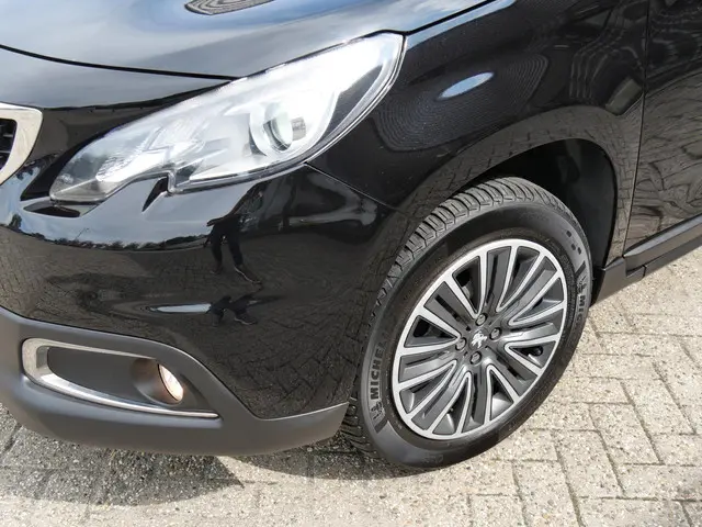 Peugeot 2008 1.2 PureTech Active 2018 Benzine 19