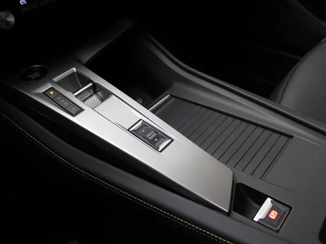 Peugeot 308 SW HYBRID 145 GT 2025 Hybride Benzine 31