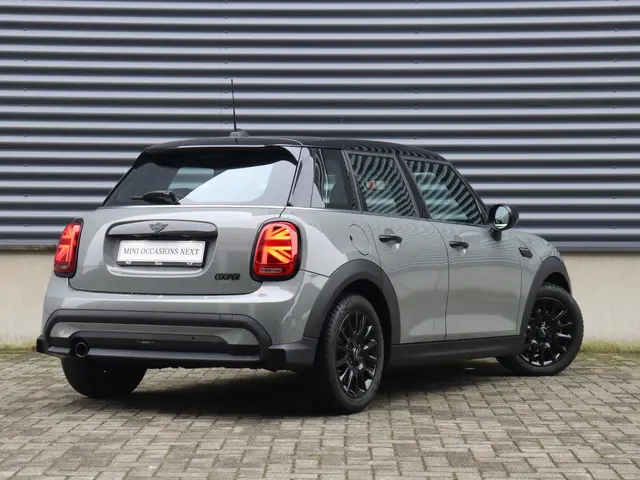 MINI 5-Deurs Cooper 2022 Benzine 2
