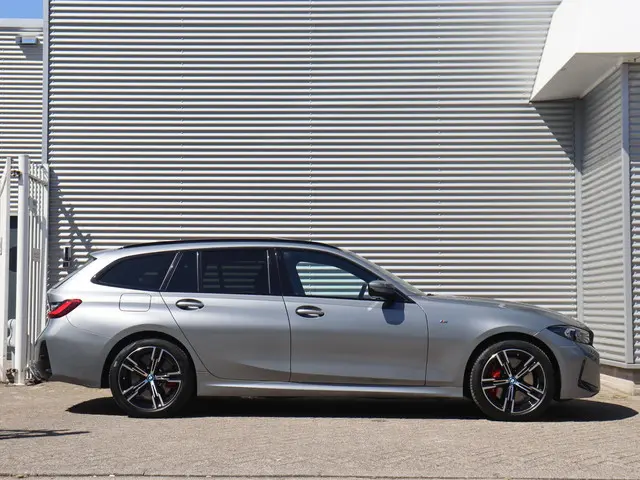 BMW 3 Serie Touring 320e 2024 Hybride Benzine 5