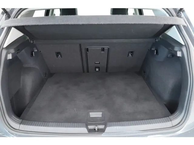 Volkswagen Golf 1.5 eTSI Style DSG 2020 Benzine 37