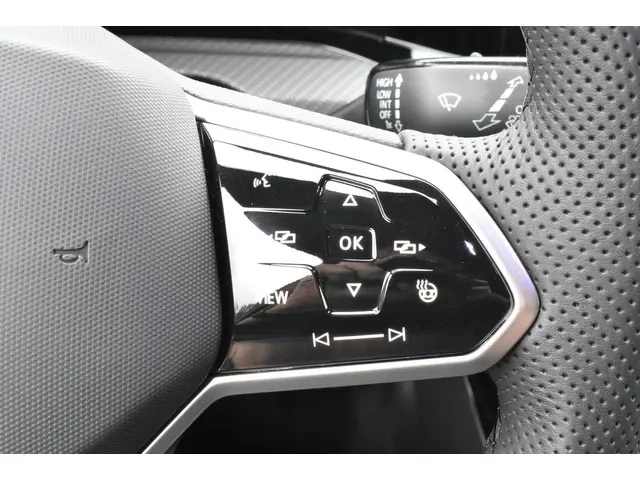 Volkswagen Golf 1.5 TSI R-Line 2023 Benzine 27