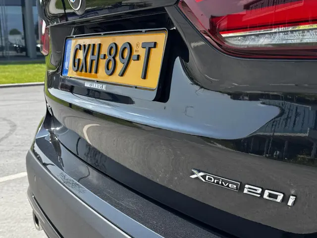 BMW X1 xDrive20i High Executive 2021 Benzine 16