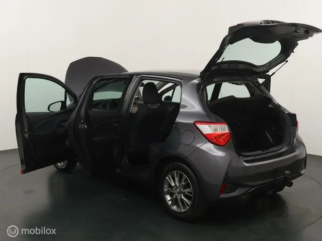 Toyota Yaris 1.5 VVT-i Design Red 2017 Benzine 19