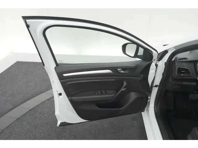 Renault Mégane Estate TCe 140 EDC Techno 2023 Benzine 77