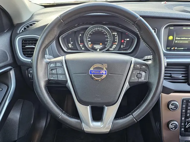 Volvo V40 Cross Country 2.0 D4 Summum 2016 Diesel 16