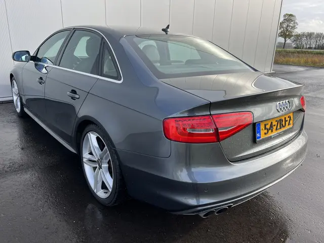 Audi A4 Limousine 1.8 TFSI S Edition 2012 Benzine 12