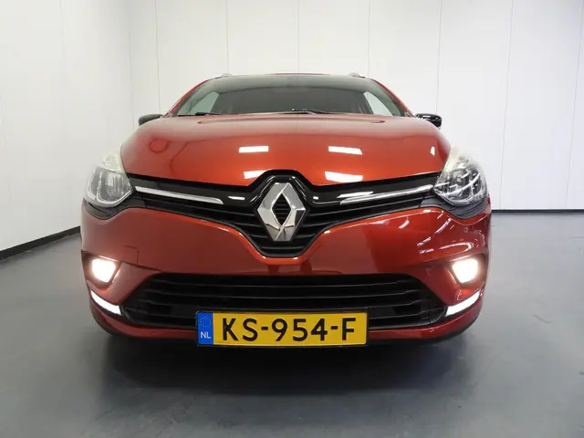 Renault Clio Estate 0.9 TCe Limited 2016 Benzine 31