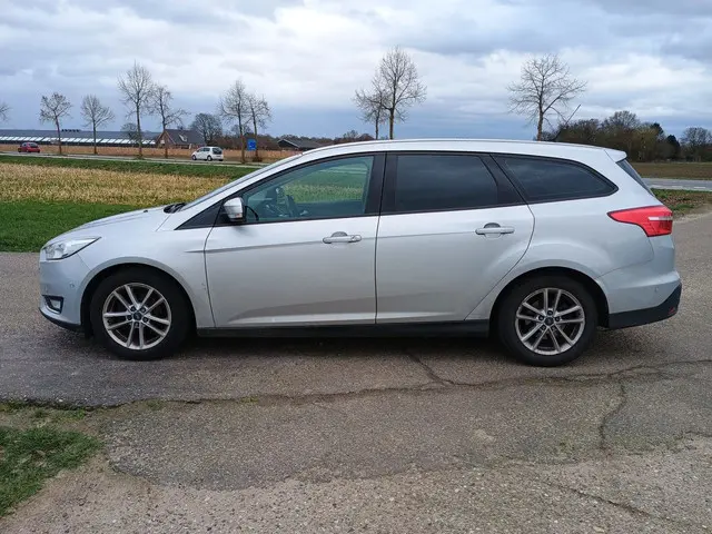 Ford Focus Wagon 1.0 Titanium Edition 2014 Benzine 13