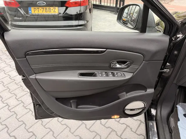 Renault Scénic 1.2 TCe Bose 2014 Benzine 13