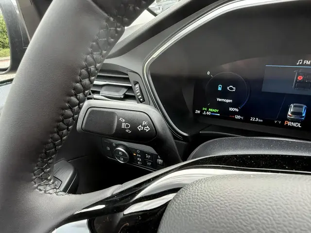 Ford Kuga 2.5 PHEV Titanium 2025 Hybride Benzine 17
