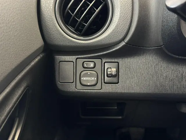 Toyota Yaris 1.0 VVT-i Now 2014 Benzine 25