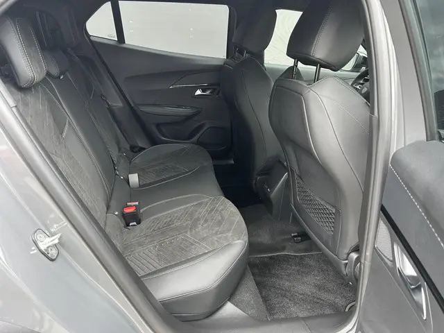 Peugeot 2008 1.2 Hybrid 145 GT 2025 Hybride Benzine 22