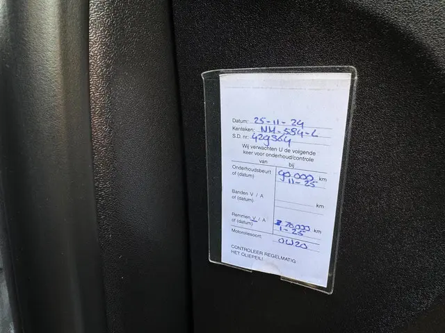 Volvo V40 1.5 T2 R-Design AUTOMAAT!! 2016 Benzine 24