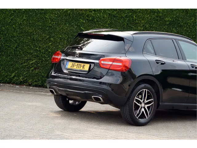 Mercedes-Benz GLA GLA 180 Ambition Night 2016 Benzine 24