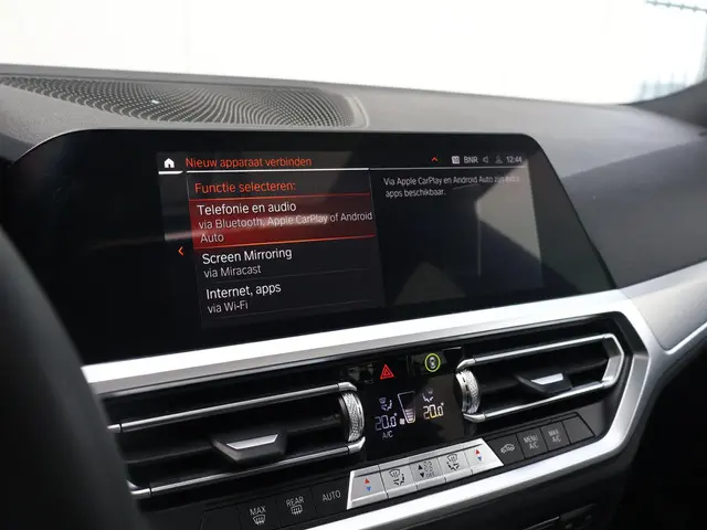 BMW 3 Serie 320i Executive Edition 2021 Benzine 45