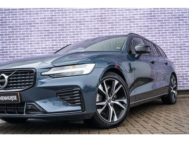 Volvo V60 T6 Recharge AWD R-Design 2022 Hybride Benzine 13