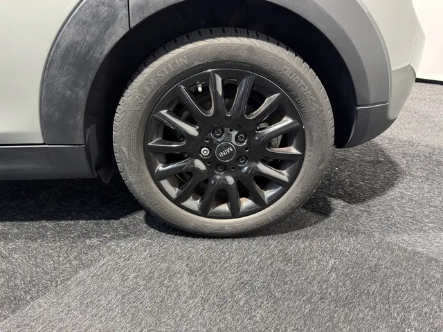 MINI One ONE 100 pk euro 6 5 deurs 2019 Benzine 19