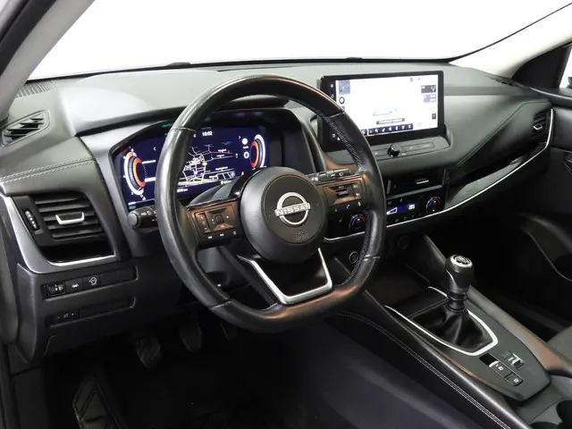 Nissan QASHQAI 1.3 MHEV N-Connecta Design 2023 Benzine 4
