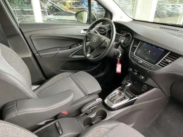 Opel Crossland 1.2T 130pk Automaat Elegance 2024 Benzine 6