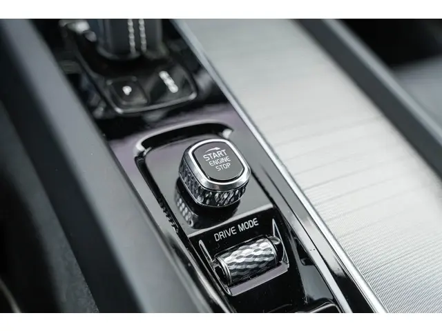 Volvo V60 2.0 B4 R-Design 2020 Benzine 35